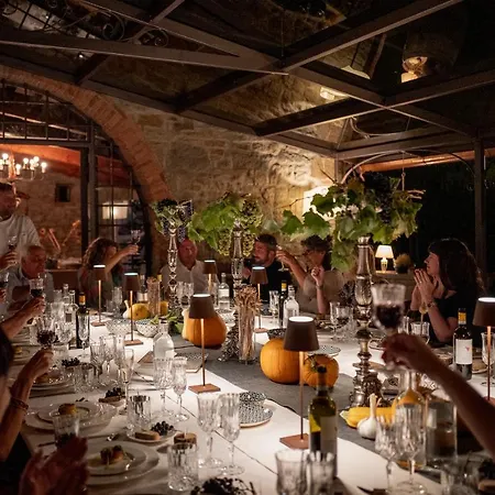 帕格利艾农庄酒店 *